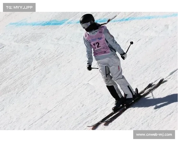 自由式滑雪女子大跳台资格赛中国选手韩林杉刘梦婷晋级决赛